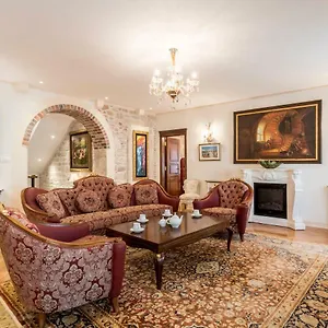 Nepos 4*, Split Kroatië